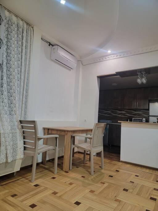 Jacquard Apartment In The Centre Of Кутаиси Экстерьер фото